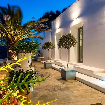 The White House By Fantasia Villas